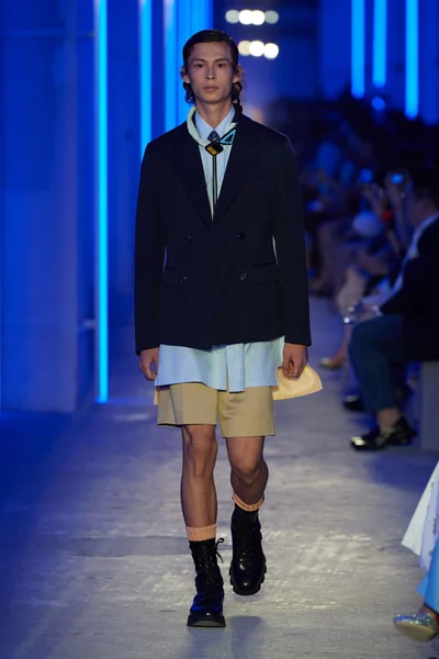 Look 3